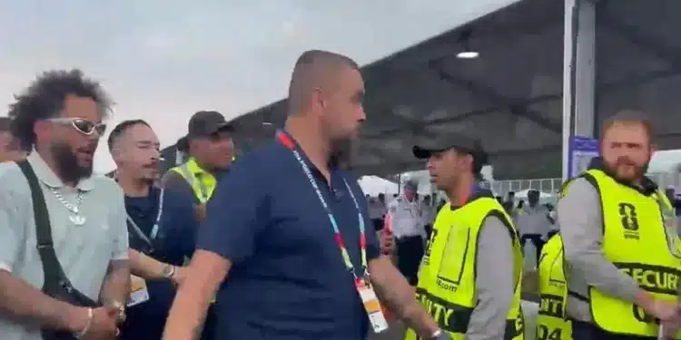 Jogador precisou ser escoltado na abertura da Copa - Foto: Priscila Yazbek/CNN Brasil