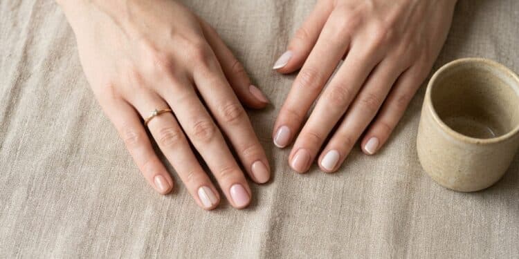 Se você se considera uma pessoa minimalista, vai adorar essas ideias para unhas