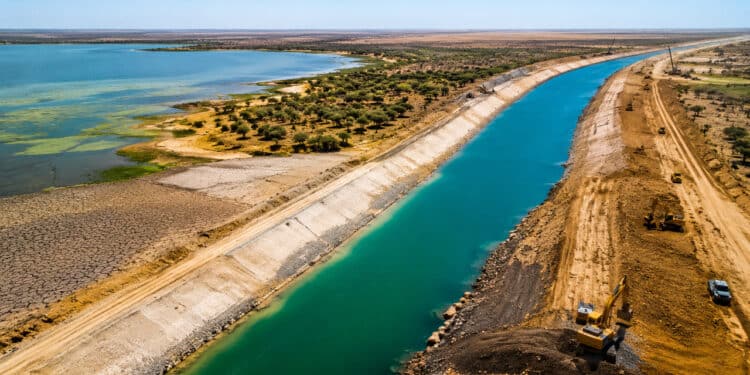 Megaprojeto de quase R$ 250 bilhões promete transformar lago gigante e combater a seca com a construção de um canal de 2.400 km para transferência de águas