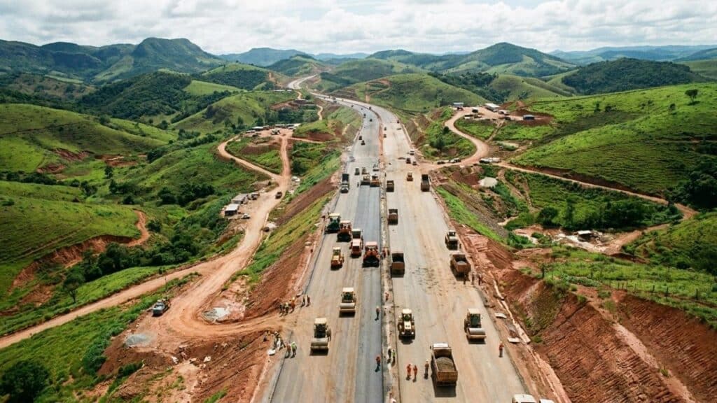 Minas anuncia mais de R$ 6 bilhões em obras rodoviárias e prevê 160 intervenções no Estado
