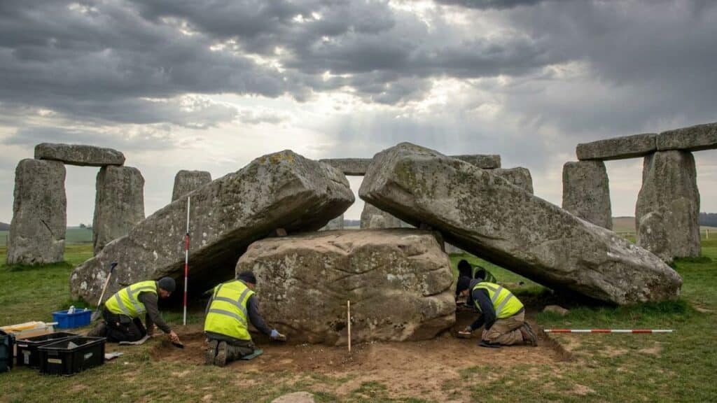 Como os povos pré-históricos transportaram a Pedra do Altar de Stonehenge por centenas de quilômetros e o que a ciência descobriu