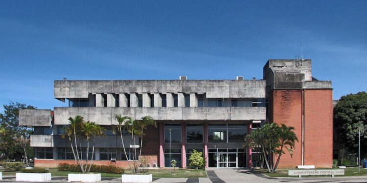 Reitor de Universidade Federal autoriza professor para pesquisa acadêmica que associa Bolsonaro a "cristofascismo"