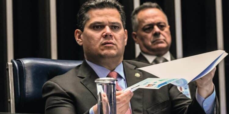 Davi Alcolumbre: 30 milhões de dólares teriam sido depositados em contas no exterior - Foto: Carlos Moura/Agência Senado