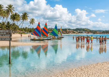 Uma praia do Nordeste famosa pelo “efeito espelho” está se destacando e se tornando um dos destinos mais desejados do país