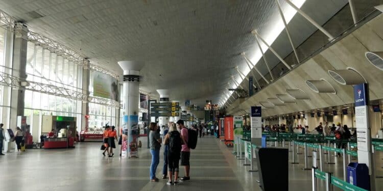 Estrangeira segue vivendo há seis meses no Aeroporto de Belém e situação leva o MPF a pedir ação urgente da Justiça