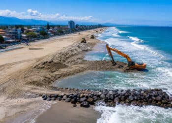 Maior obra de alargamento de praia do Brasil atinge fase decisiva e promete transformar litoral de Santa Catarina com investimento de R$ 333 milhões