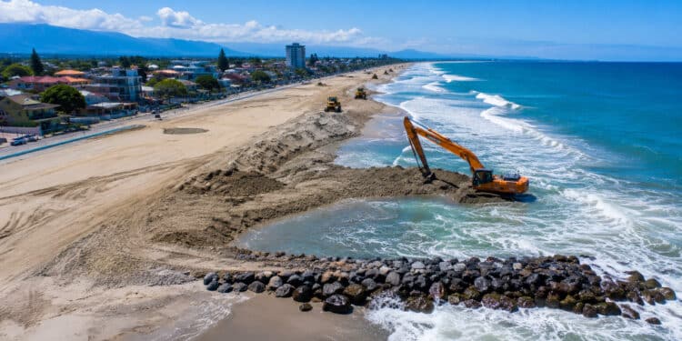 Maior obra de alargamento de praia do Brasil atinge fase decisiva e promete transformar litoral de Santa Catarina com investimento de R$ 333 milhões