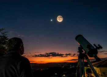 Fenômeno raro no céu impressiona e astrônomo amador do interior de SP registra conjunção da Lua com Vênus