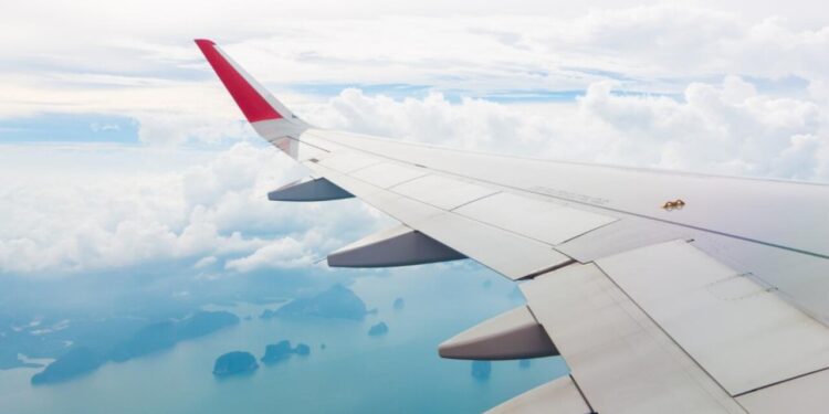 Primeira voo do avião com a rota mais longa do mundo impressiona pela distância e duração