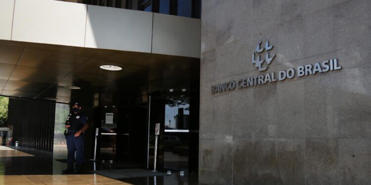 BC voltou a demonstrar preocupação com a situação financeira das famílias brasileiras - Foto: UOL