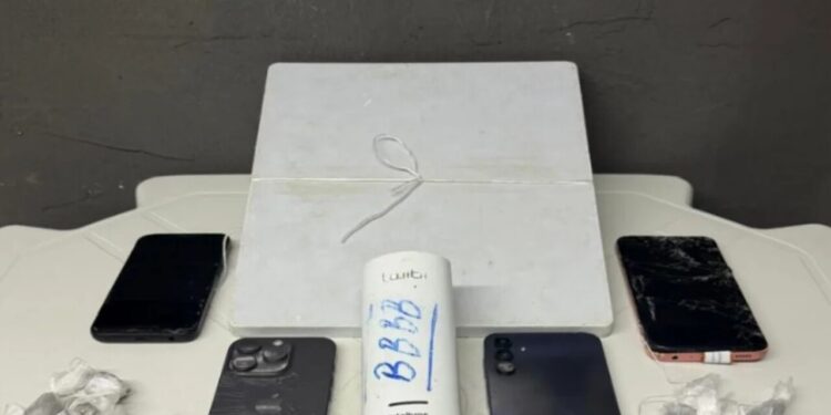Tentativa de fraude em Bangu revela uso de internet Starlink por detentos em presídio