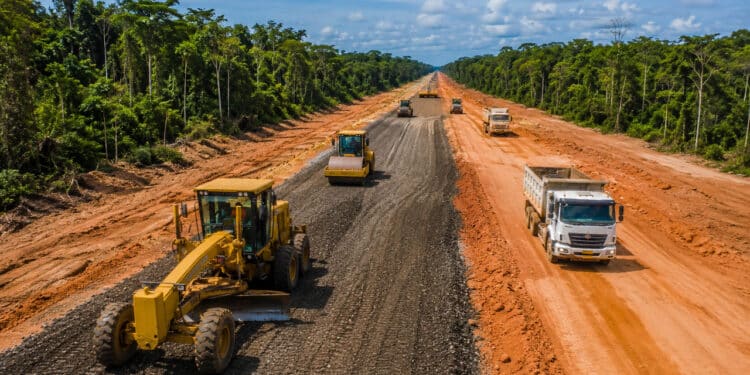 Ministério anuncia começo das obras da BR-319 até junho de 2026 em megaprojeto de R$ 2,04 bilhões que vai acabar com o isolamento de comunidades, facilitando o escoamento de produção agroindustrial
