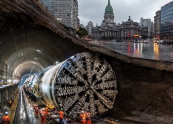 Nova obra subterrânea de 5 km surge como solução para enchentes históricas e problemas urbanos antigos em grande capital na América Latina