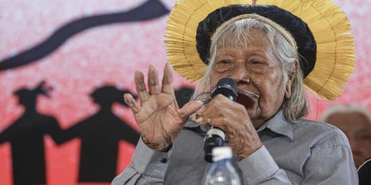 Cacique Raoni é internado em estado grave na UTI em Mato Grosso e está sob cuidados intensivos