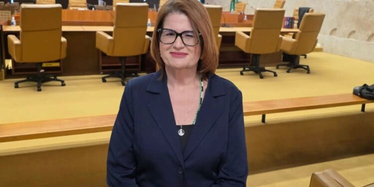 Presidente do sindicato dos juízes compara Dino a Collor e diz que fim de penduricalhos é plano político