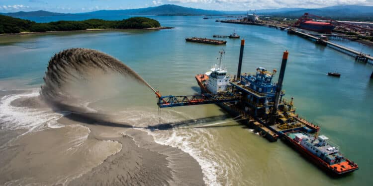 Megaprojeto de R$ 436,6 milhões no maior porto de Santa Catarina transforma areia do fundo do mar em inovação e conquista prêmio internacional inédito