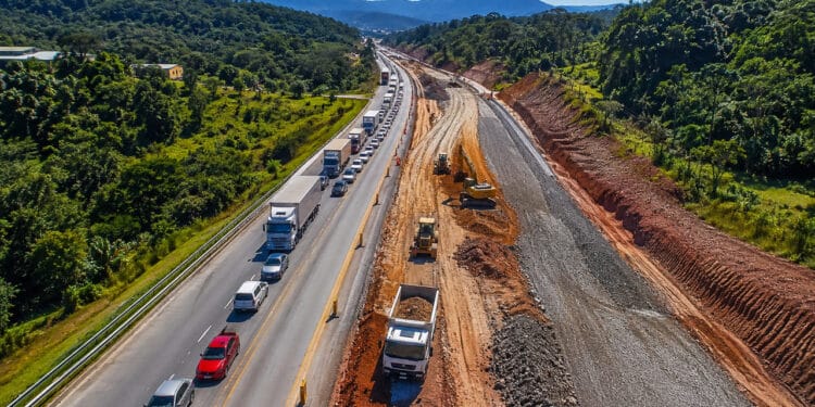 Santa Catarina atualiza prazo de obra de R$ 230 milhões em uma das principais rodovias de SC para reduzir congestionamentos e beneficiar cerca de 20 mil motoristas por dia