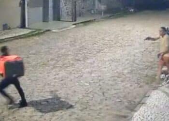 Entregador é baleado por policial após ser confundido com assaltante em Fortaleza