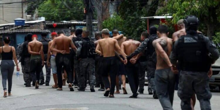 Tráfico e milícias ampliam controle sobre a cadeia de abastecimento de mercados e padarias no Rio de Janeiro