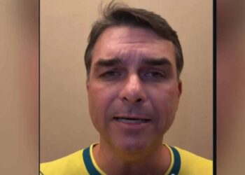 PT distorce fala de Flávio Bolsonaro e faz montagem sugerindo agradecimento a Trump por tarifa contra o Brasil