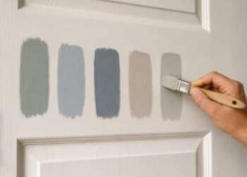 Como escolher a cor de tinta ideal para a porta da frente da sua casa