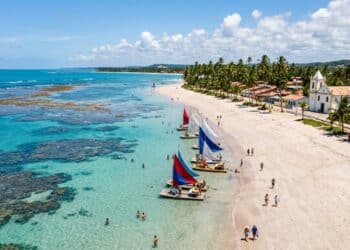 Com cerca de 8 mil vizinhos e piscinas naturais de águas mornas, essa vila em Alagoas é o refúgio mais preservado da Costa dos Corais