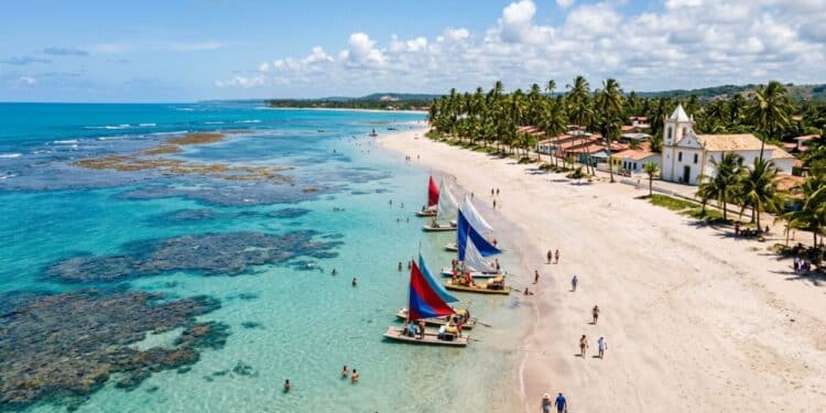 Com cerca de 8 mil vizinhos e piscinas naturais de águas mornas, essa vila em Alagoas é o refúgio mais preservado da Costa dos Corais