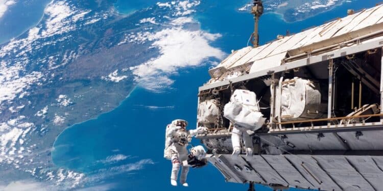Nasa emite alerta e prepara astronautas da Estação Espacial para evacuação de emergência