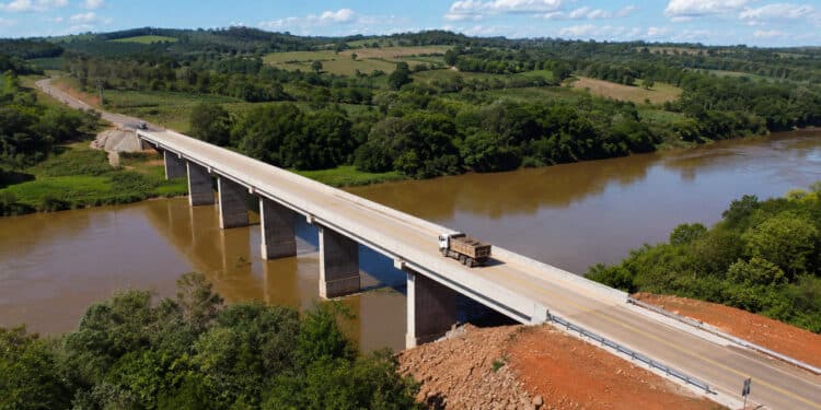Conclusão de nova ponte no RS marca entrega definitiva do acesso a São José do Inhacorá e promete reduzir o isolamento logístico e melhorar o fluxo de produção agrícola