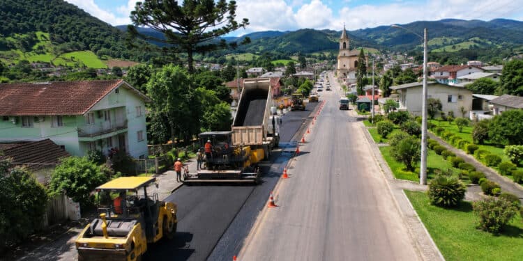 Investimento de R$ 8 milhões é anunciado para levar melhorias em infraestrutura a cidade do interior de Santa Catarina e garantir mais segurança e fluidez no tráfego local