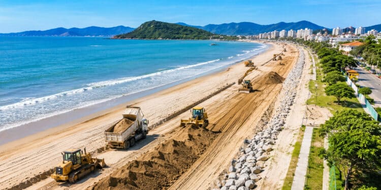 Megaobra de R$ 31,5 milhões avança em SC e deve recuperar praia com aumento significativo da faixa de areia em uma das mais importantes intervenções urbanas da região