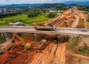 'Maior obra inacabada' de SC tem obras retomadas após 12 anos de espera em projeto de R$ 200 milhões que promete melhorar a mobilidade para mais de 12 mil veículos que circulam diariamente na SC-108