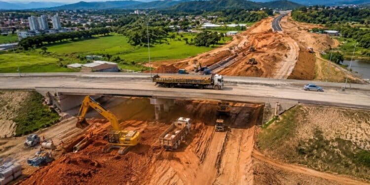 'Maior obra inacabada' de SC tem obras retomadas após 12 anos de espera em projeto de R$ 200 milhões que promete melhorar a mobilidade para mais de 12 mil veículos que circulam diariamente na SC-108