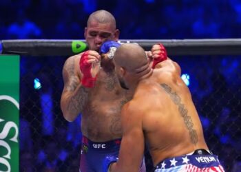 Ciryl Gane derrota Alex Poatan e impede feito histórico do brasileiro no UFC Casa Branca