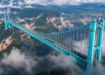 Gigante da engenharia, a maior ponte de aço do mundo surpreende com estrutura equivalente a 100 andares de altura e pesa cerca de 25,8 mil toneladas