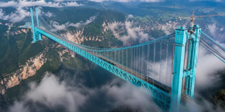 Gigante da engenharia, a maior ponte de aço do mundo surpreende com estrutura equivalente a 100 andares de altura e pesa cerca de 25,8 mil toneladas