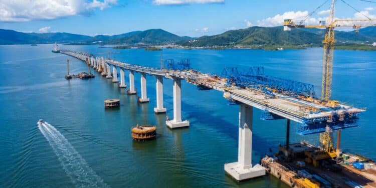 Megaprojeto para nova ponte de 1,2 km sobre o mar em SC impressiona com estrutura a 20 metros de altura e promete acabar com a dependência de balsas na região