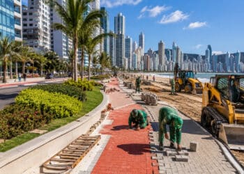 Obra de transformação urbana de R$ 31,09 milhões segue em ritmo acelerado na avenida mais famosa de Balneário Camboriú e promete criar um ambiente mais integrado e funcional para moradores e turistas