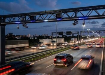 Motoristas na BR-101 agora são monitorados por radar que calcula a velocidade média em novo sistema na rodovia