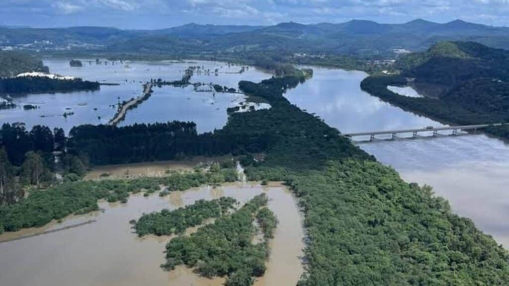 Paraná propõe megainvestimento de R$ 1,3 bilhão para controle de enchentes no Rio Iguaçu