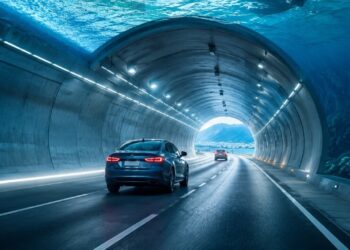 Investimento de R$ 7,7 bilhões promete levar carros por túneis sob o Oceano Atlântico no Brasil em megaprojetos que irão reduzir o tempo de viagem em SC e SP
