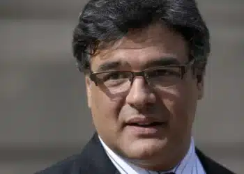 John Kiriakou trabalhou como analista e agente de campo para a CIA durante 14 anos. Posteriormente, foi condenado a 30 meses de prisão [Foto cedida por John Kiriakou].