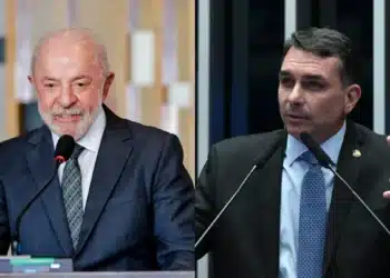 O presidente Luiz Inácio Lula da Silva (PT), à esquerda; o senador Flávio Bolsonaro (PL), à direita  • Ricardo Stuckert/PR e Agência Senado