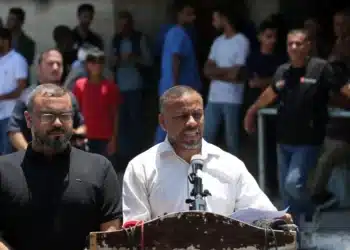 6.jul.2026 - Ismail al-Thawabta em coletiva que anunciou dissolução do órgão que governa Gaza
Imagem: Eyad Baba/AFP
