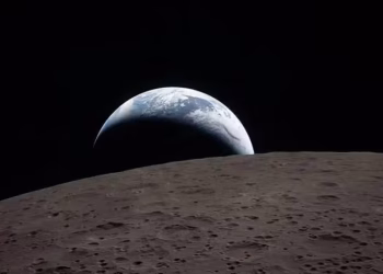 [BBC] A Terra vista a partir da Lua em imagem feita durante a missão Artemis II — Foto: NASA via Getty Images