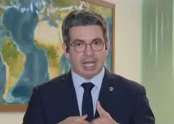O senador Randolfe Rodrigues (sem partido-AP) em entrevista à CNN  • CNN