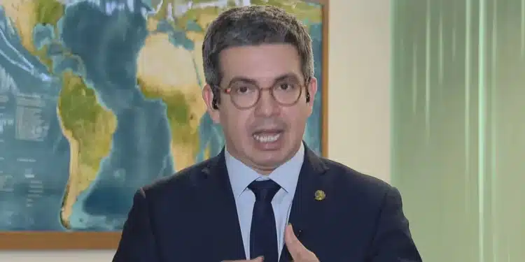 O senador Randolfe Rodrigues (sem partido-AP) em entrevista à CNN • CNN
