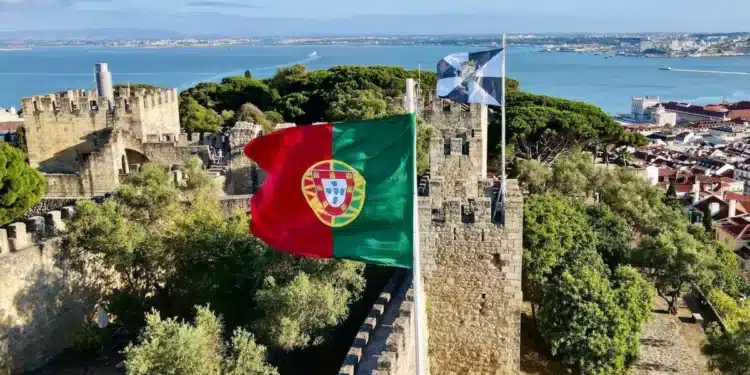 Mais de 5 mil brasileiros estão sendo notificados para deixar Portugal voluntariamente  • Mylo Kaye/Unsplash