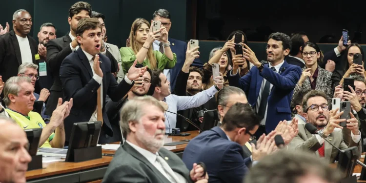 Deputados gravam a aprovação de projeto por comissão: potencial para atrair apoio nas urnas (Lula Marques/Agência Brasil)