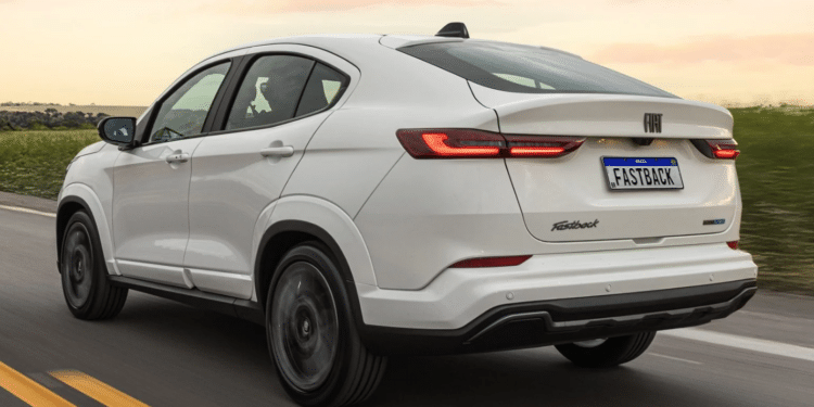 Fiat Fastback híbrido tem desconto de R$ 38,5 mil e parte de R$ 134.990 em julho (Fotos: Fiat | Divulgação)